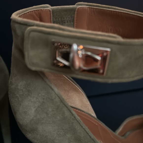 GIVENCHY PARIS Sharklock Ankle Strap Suede Heels Olive Open Toe Sz 10 9.5 or 9 - Picture 10 of 13